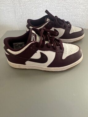 Nike Kids Low-Top Sneakers - White and Dark Brown
